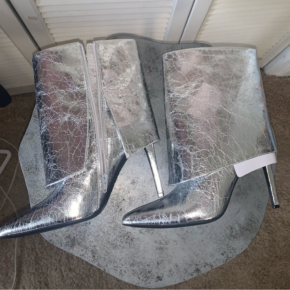 INC New Sabeel cuffed Silver fold over booties women’s size 8 - Picture 6 of 10